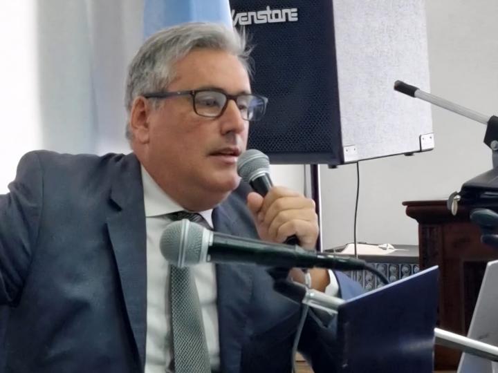 Rey Leyes solicita una reunión con el Ejecutivo para abordar la situación del servicio de agua
