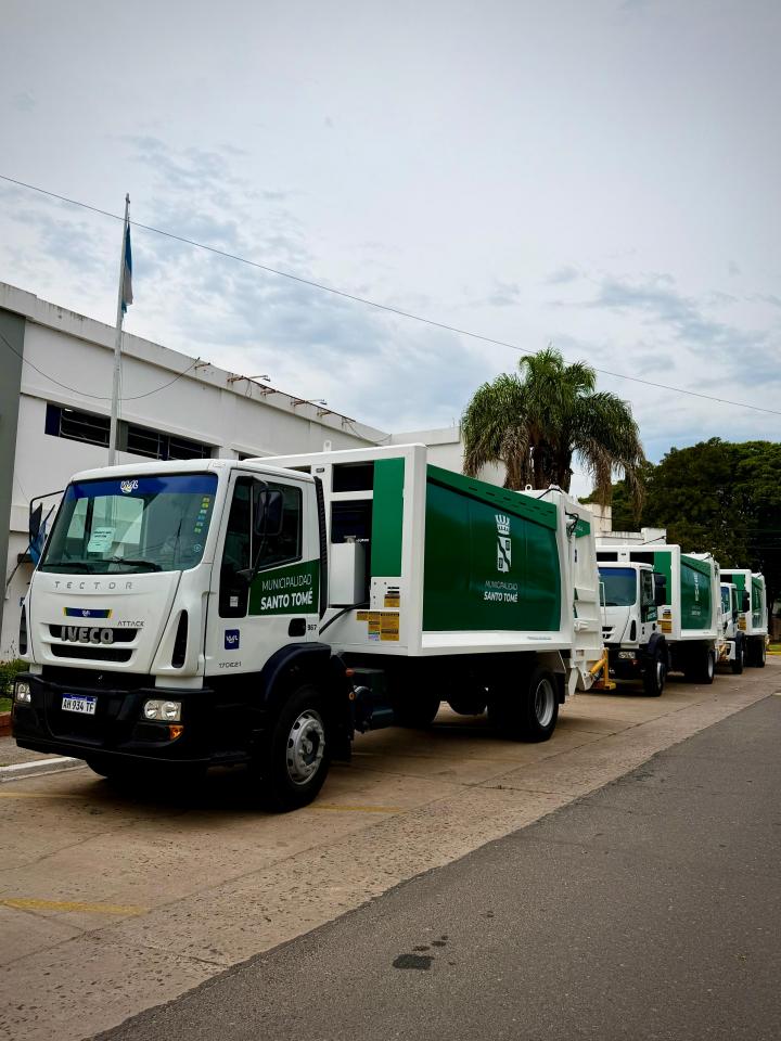 El municipio adquirió tres camiones compactadores 0 km