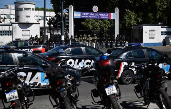 El conflicto entre el gobierno y un sector de la Policía amenaza con seguir profundizándose