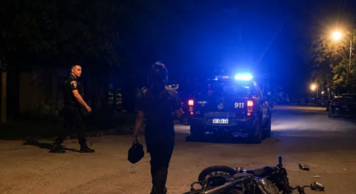 Joven baleado en la puerta de su casa en Santo Tomé lucha por su vida en el Cullen  