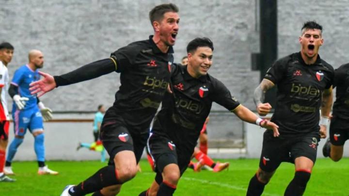 Colón recuperó la memoria y goleó 3-0 a Defensores de Belgrano
