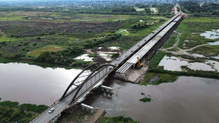 Avanza a ritmo sostenido el nuevo puente: obra supera el 45% de ejecución y se prepara para instalar vigas