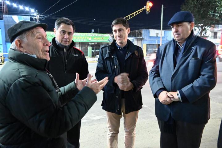 Facundo Zuviría brilla más: Inauguraron 12 cuadras de guirnaldas lumínicas para potenciar el comercio local en la capital provincial