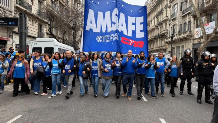 AMSAFE marchó masivamente en Buenos Aires por la defensa de la educación pública