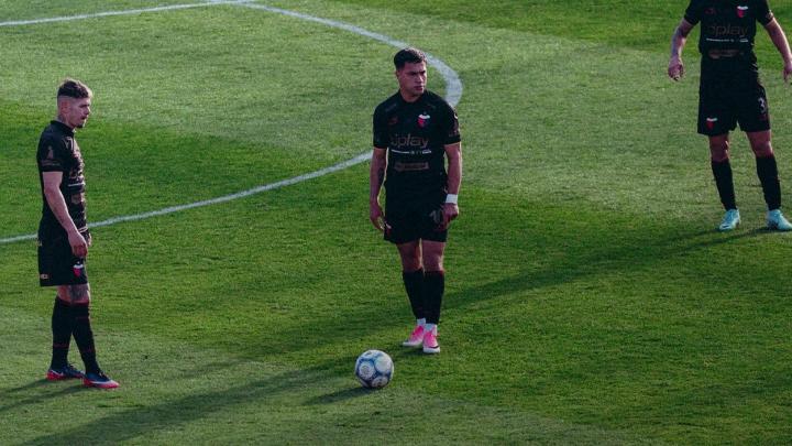 Colón cayó 2-1 frente a Morón y se complica el objetivo del ascenso