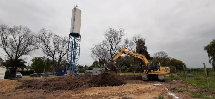 Agua potable: comenzó la construcción de la cisterna en Altos del Sauce