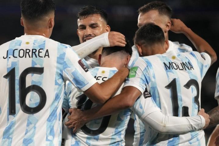 La Selección Argentina visita desde las 20 a Paraguay 