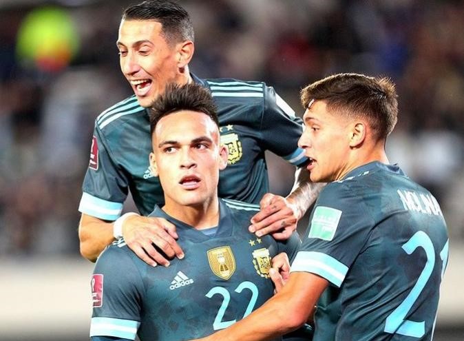 Eliminatorias Sudamericanas: Argentina dio un paso importante venciendo a Perú en el Monumental 