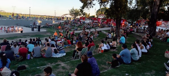 Domingo de circo y música folklórica en el anfiteatro 