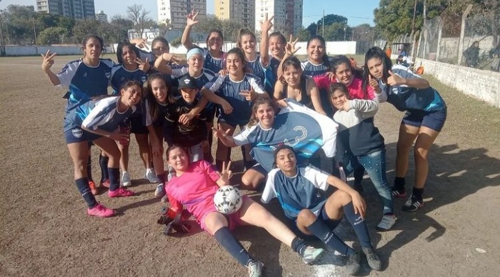 Fútbol femenino: Atenas logró sacar 3 puntos ante Juventud Unida