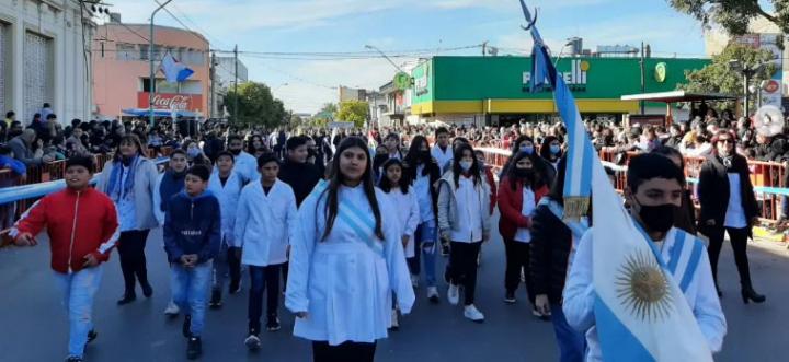 Se realizó el desfile cívico militar en celebración por el Día de la Bandera, conmemorando el paso a la inmortalidad de Manuel Belgrano
