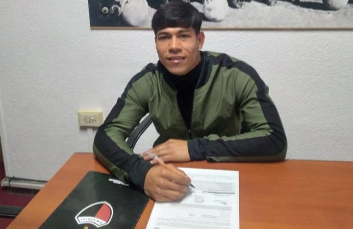 Agustín Ojeda firmó su primer contrato con Colón 