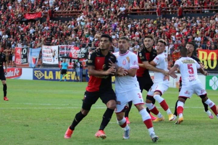 Cambio de día y horario el partido de Colón 