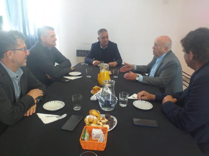 Mario Papaleo recibió la visita de representantes de Jerárquicos Salud