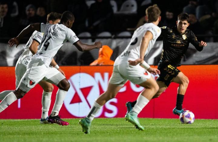 Sobre el final Colón le ganó 2-1 a Platense 