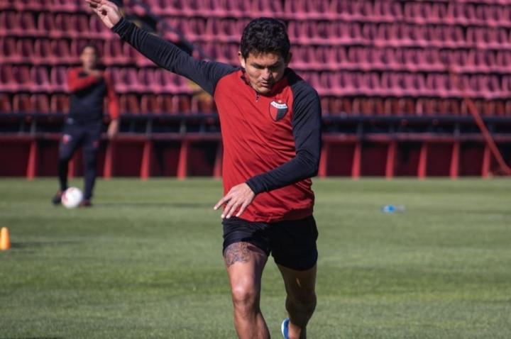 Frente a Racing, Colón recupera al Pulga Rodríguez 