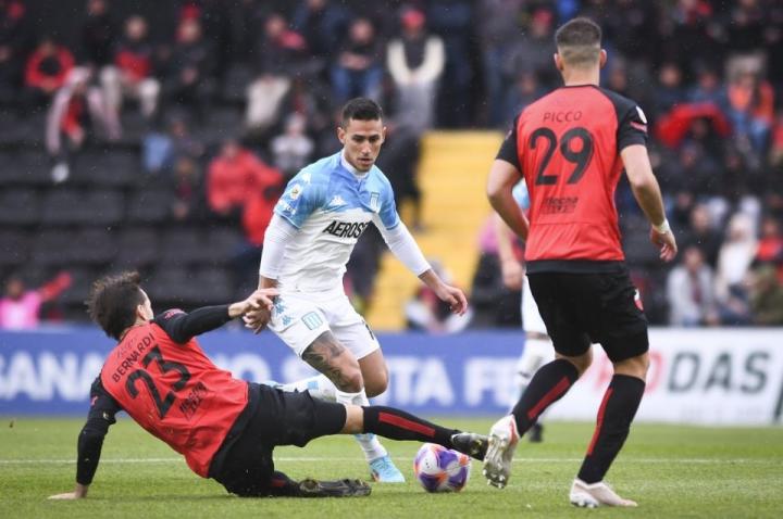 Colón no pudo con Racing y perdió 2-0 