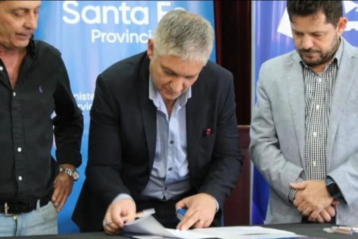 Sauce Viejo: Papaleo firmó un convenio para la construcción de viviendas en la ciudad