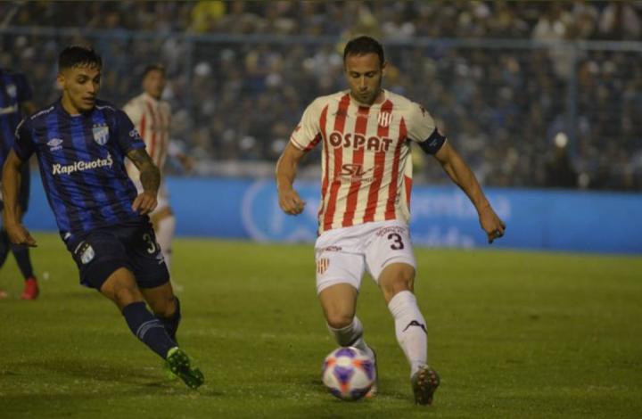 Unión perdonó y sobre el final Atlético Tucumán se lo empató 