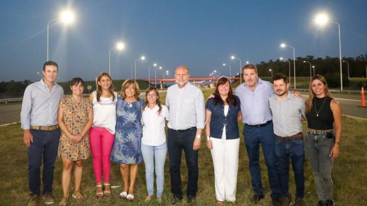 Con la presencia de la intendenta Qüesta, se inauguraron las obras de iluminación en la autopista Rosario Santa Fe a la altura de nuestra ciudad