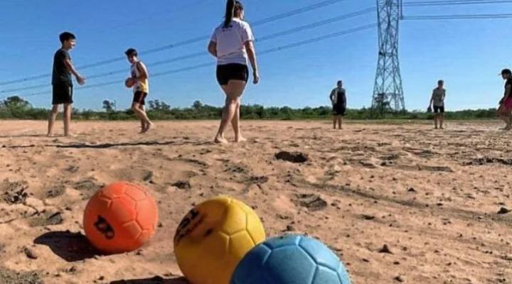 El beach handball será una de las actividades incluidas en estos talleres