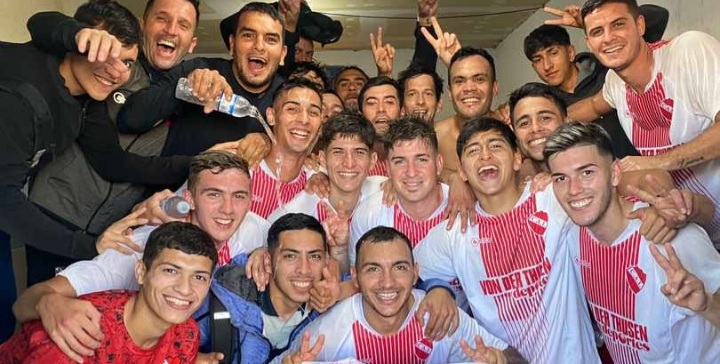 Liga santafesina: En un duelo clave, Independiente Santo tomé derrotó a Sportivo Guadalupe en el Eladio Rosso