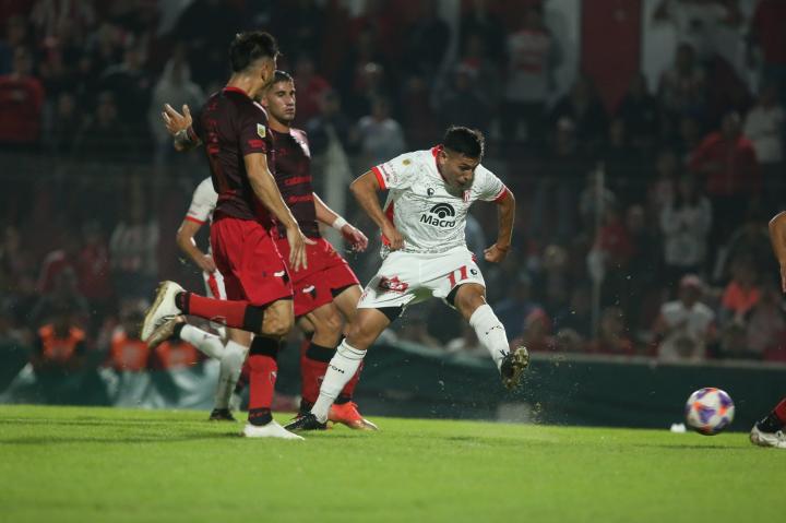 Colón sobre el final perdió 1-0 frente a Instituto 