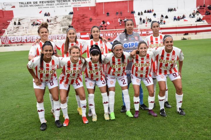 Liga profesional de fútbol femenino: Unión goleó y es puntero en su zona 