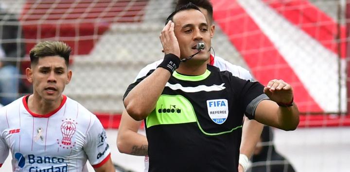 Fernando Espinoza será el árbitro del partido de Colón 