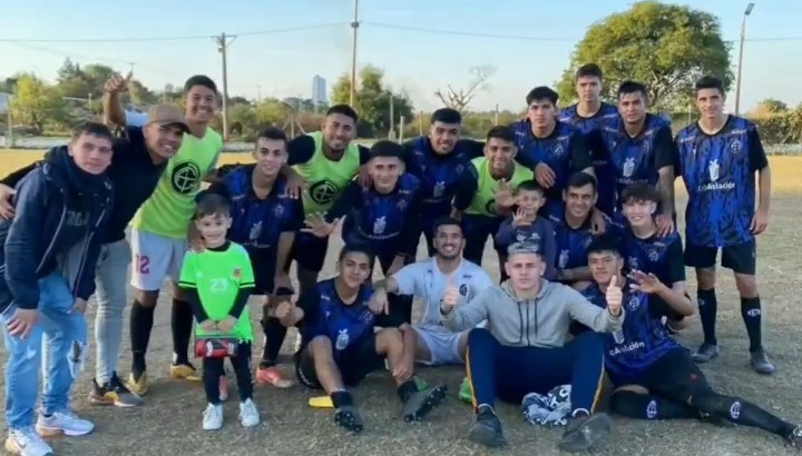 Fútbol por el ascenso: Academia Andrés Cabrera venció a Defensores de Alto Verde y es líder junto a Vecinal Gálvez 