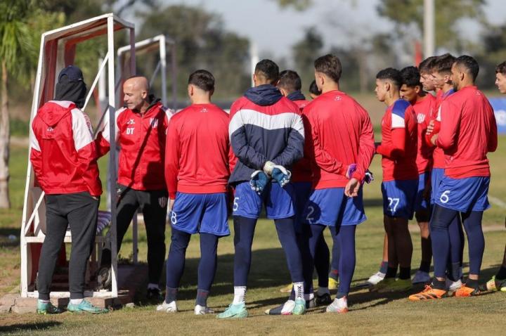 Sebastián Méndez ya tendría definido los once para recibir a Independiente