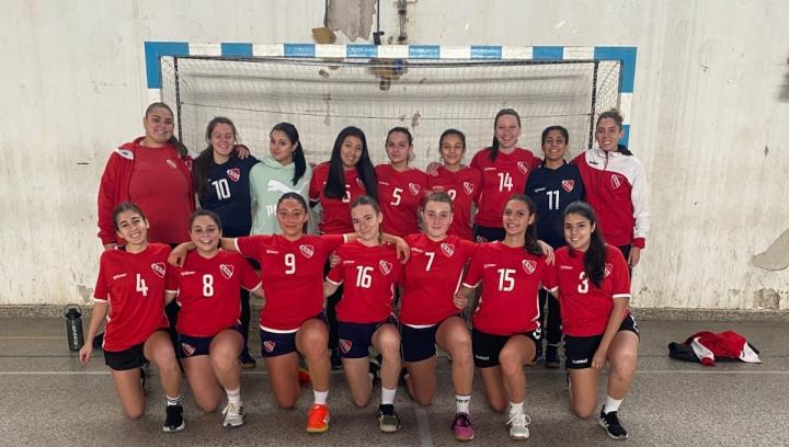 Handball femenino:  Independiente Santo tomé realiza beneficios para poder viajar a un Nacional juvenil, en Mendoza
