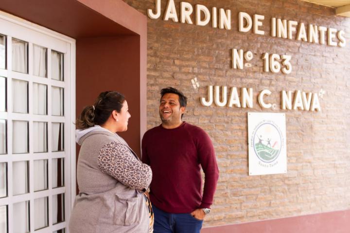 Alvizo visitó el jardín de infantes “Juan Carlos Nava” y donó elementos para un  bingo solidario