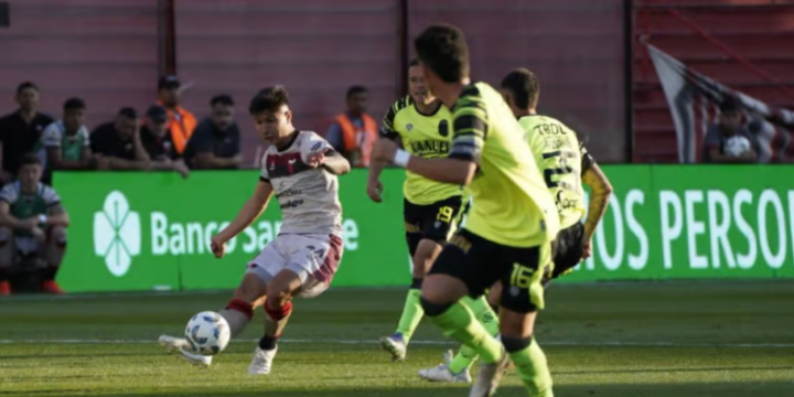 En un desastroso segundo tiempo, Colón perdió 2-1 frente a Barracas Central
