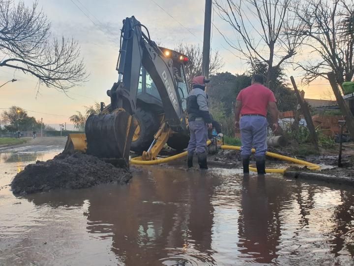 Tareas de reparación de un caño de agua afectan el suministro a un sector de la ciudad