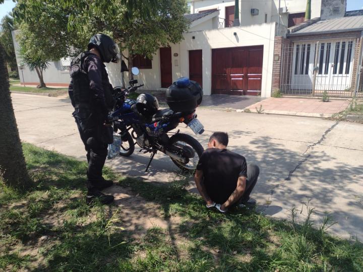 Avenida Luján al 2.600: un hombre y una mujer fueron detenidos por hurto 
