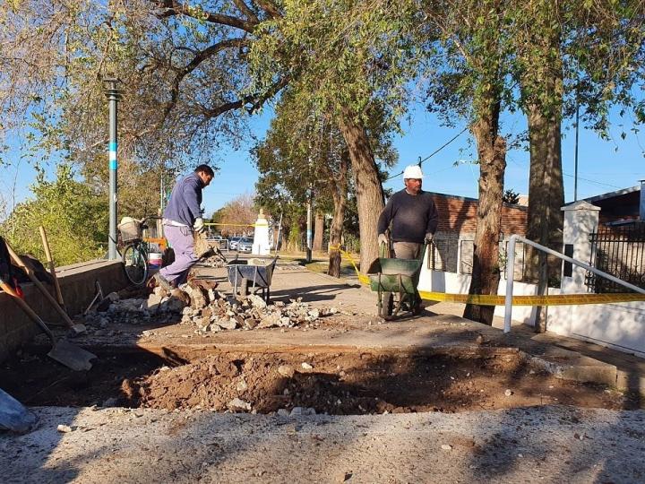 La Municipalidad realiza trabajos de mantenimiento en el paseo de la costanera