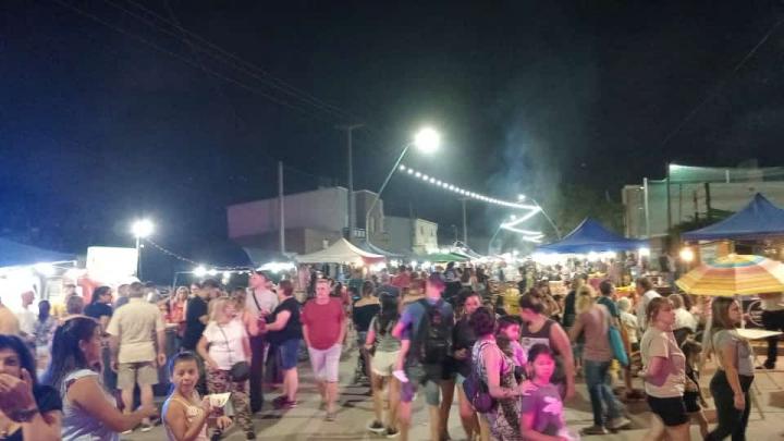 Feria de calle Alberdi: la segunda edición superó la enorme convocatoria de la primera