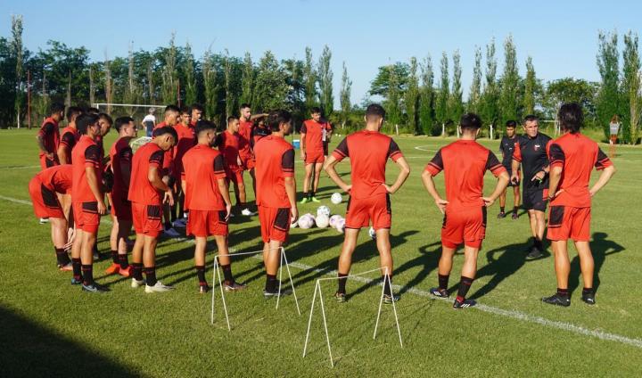 Colón vuelve a los entrenamientos pensando en Estudiantes de Río Cuarto