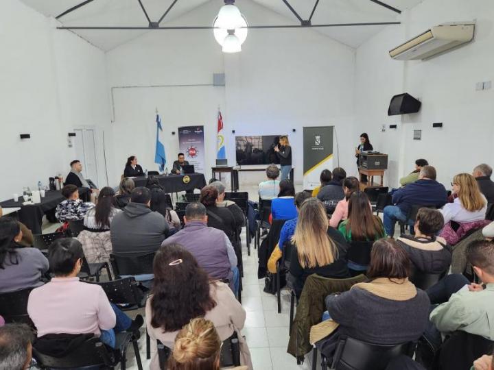 La Municipalidad organizó una jornada de capacitación sobre Grooming y Acoso Sexual en Entornos Digitales