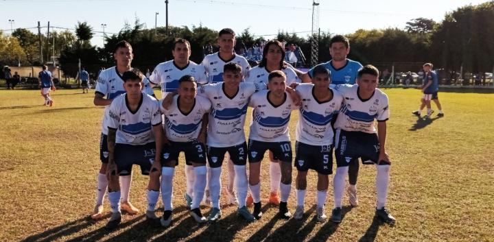 Atenas le ganó a Cosmos por 1 a 0