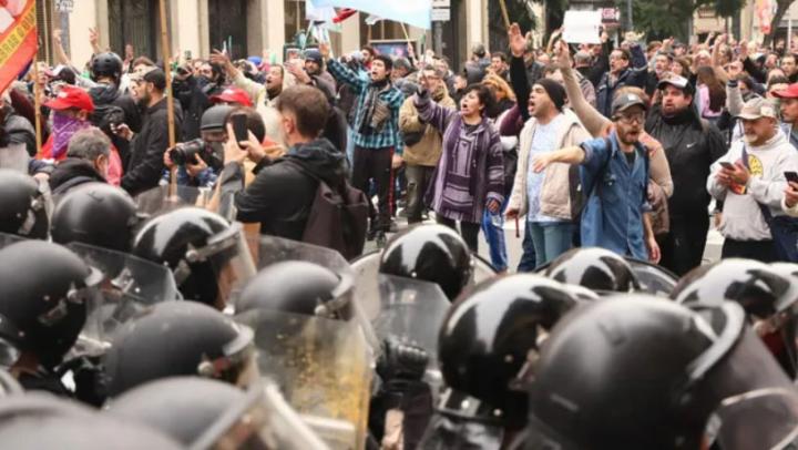 Habrá denuncia penal por la represión sobre manifestantes