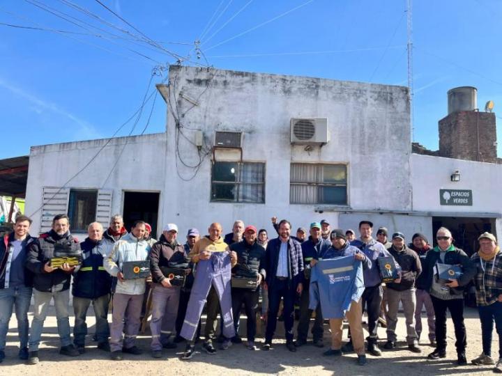 Se entregó indumentaria de trabajo a personal municipal