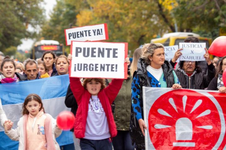 Una nueva marcha de vecinos autoconvocados exigiendo la reparación del Puente Carretero