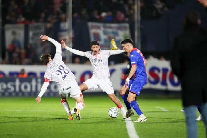 Unión cayó goleado 5 a 1 y no pudo acceder a la punta del torneo