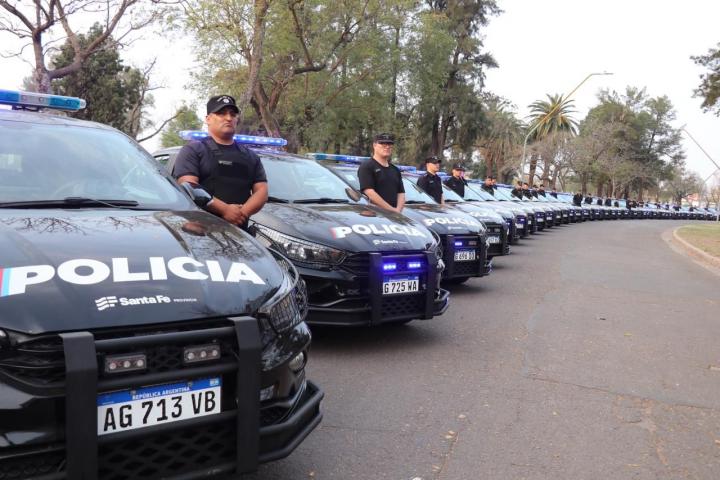 El Ministro Cococcioni entregó 16 unidades 0Km a las dependencias policiales con asiento en Santo Tomé