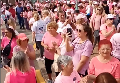 Se realizó este domingo la caminata para concientizar sobre el cáncer de mama organizada por TeMa 