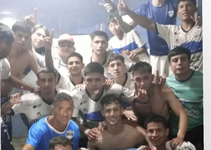 Atenas festejó su primer triunfo en el torneo