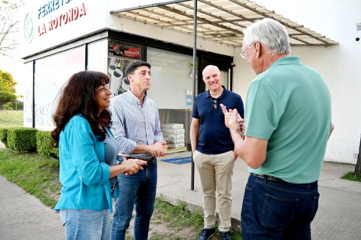 Solano y Garibaldi en la recorrida por la vecinal Norte