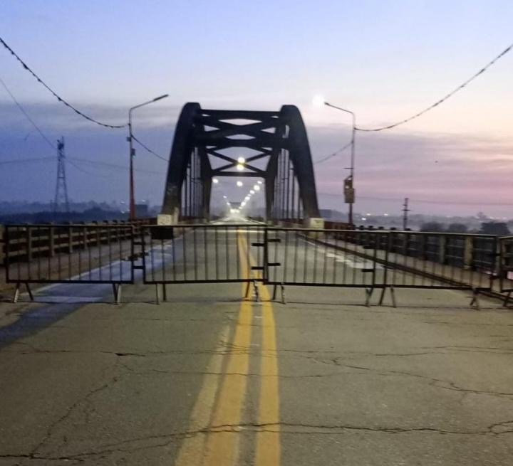 Comenzó la restricción total de paso por el Puente Carretero